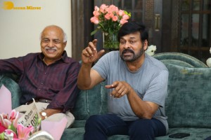 Godfather movie success celebration by Chiranjeevi, Mohan Raja, R B Choudary and Thaman