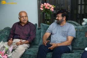Godfather movie success celebration by Chiranjeevi, Mohan Raja, R B Choudary and Thaman