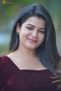 actres goldie nissy photoshoot in a maroon velvet top