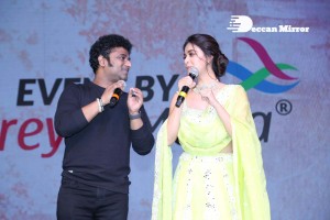 Keerthy Suresh and Ram Charan Teja at the movie ‘Good Luck Sakhi’ Pre-Release