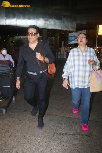 Govinda spotted with his wife Sunita Ahuja at Mumbai Airport