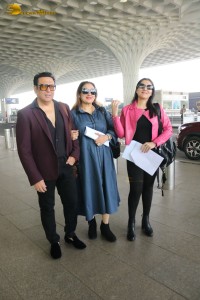 Bollywood Star Govinda spotted with wife Sunita and daughter Tina