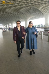 Bollywood Star Govinda spotted with wife Sunita and daughter Tina