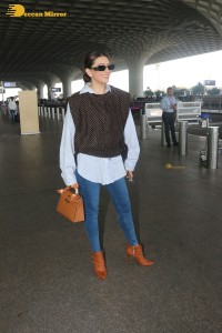 hansika motwani in blue jeans at airport