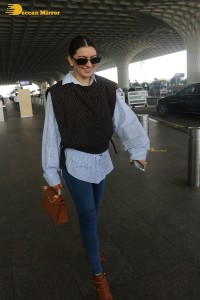 hansika motwani in blue jeans at airport