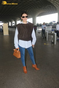 hansika motwani in blue jeans at airport