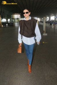 hansika motwani in blue jeans at airport