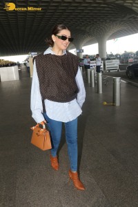 hansika motwani in blue jeans at airport