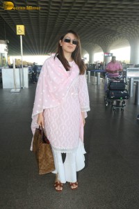 actress hansika motwani in a salwar dress at the airport