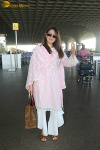 actress hansika motwani in a salwar dress at the airport