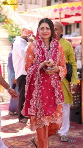 actress hansika motwani beautiful in a orange dress