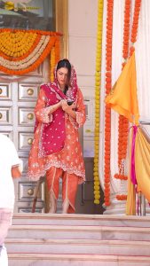 actress hansika motwani beautiful in a orange dress