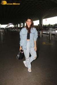 Actress Hansika Motwani in denim jeans and denim jacket at the airport