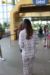 Hansika motwani cute at Mumbai Airport
