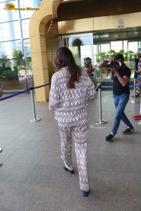 Hansika motwani cute at Mumbai Airport