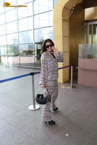 Hansika motwani cute at Mumbai Airport