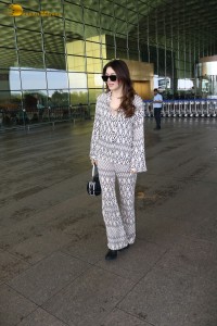 Hansika motwani cute at Mumbai Airport