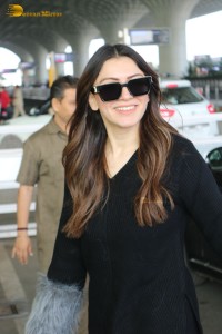 Bollywood Actress Hansika Motwani spotted traveling with mother Mona