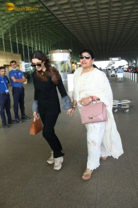 Bollywood Actress Hansika Motwani spotted traveling with mother Mona