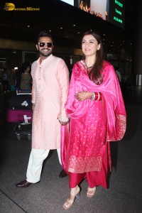 Indian Actress Hansika Motwani spotted with her husband Sohael Khaturiya at Mumbai Airport
