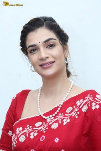 actress Hassini Sudhir glamorous look in a red saree