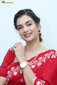 actress Hassini Sudhir glamorous look in a red saree