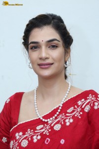 actress Hassini Sudhir glamorous look in a red saree