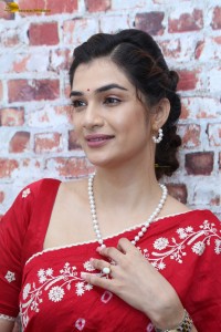 actress Hassini Sudhir glamorous look in a red saree