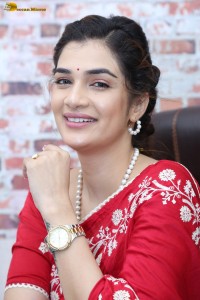 actress Hassini Sudhir glamorous look in a red saree