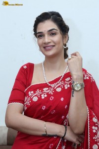 actress Hassini Sudhir glamorous look in a red saree