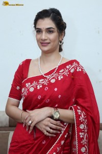 actress Hassini Sudhir glamorous look in a red saree