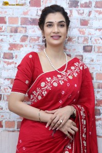 actress Hassini Sudhir glamorous look in a red saree