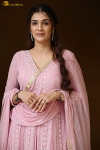 actress Hassini Sudhir ravishing in a pink dress