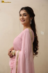 actress Hassini Sudhir ravishing in a pink dress