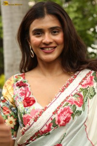 actress Hebah Patel beautiful in a floral pattern saree