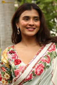 actress Hebah Patel beautiful in a floral pattern saree