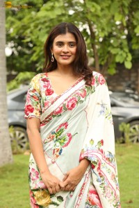 actress Hebah Patel beautiful in a floral pattern saree