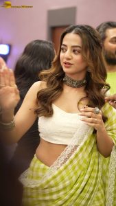 actress helly shah beautiful in a green saree