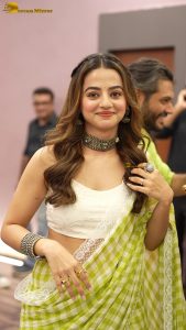 actress helly shah beautiful in a green saree