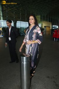 bollywood dream girl hema malini in a salwar dress at mumbai airport