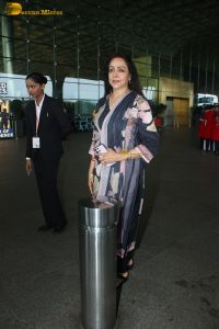 bollywood dream girl hema malini in a salwar dress at mumbai airport