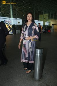 bollywood dream girl hema malini in a salwar dress at mumbai airport