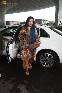 bollywood dream girl hema malini spotted at mumbai airport