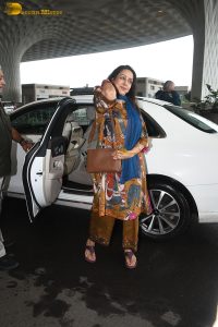 bollywood dream girl hema malini spotted at mumbai airport