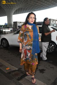 bollywood dream girl hema malini spotted at mumbai airport