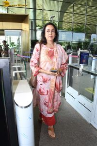 bollywood star actress hema malini spotted at mumbai airport