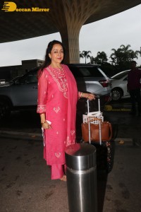 Dream Girl Bollywood Actress Hema Malini spotted at Mumbai Airport