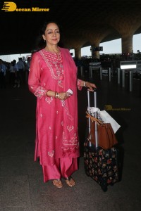 Dream Girl Bollywood Actress Hema Malini spotted at Mumbai Airport