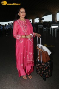 Dream Girl Bollywood Actress Hema Malini spotted at Mumbai Airport