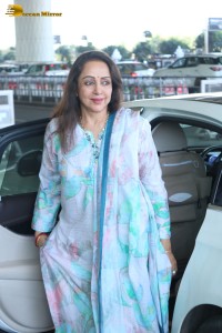 Bollywood Actress Hema Malini spotted at Mumbai Airport on November 5, 2022